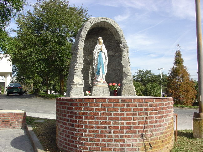 grotto12-20-05_1.jpg (114165 bytes)